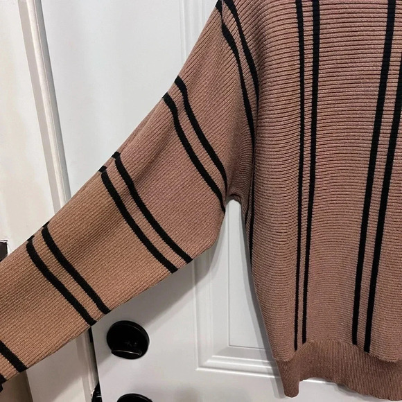 Magaschoni Sweater Size Small finale price - Picture 7 of 12